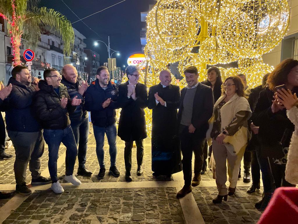 Si accendono le luci a Brusciano, arriva il Natale in città picture