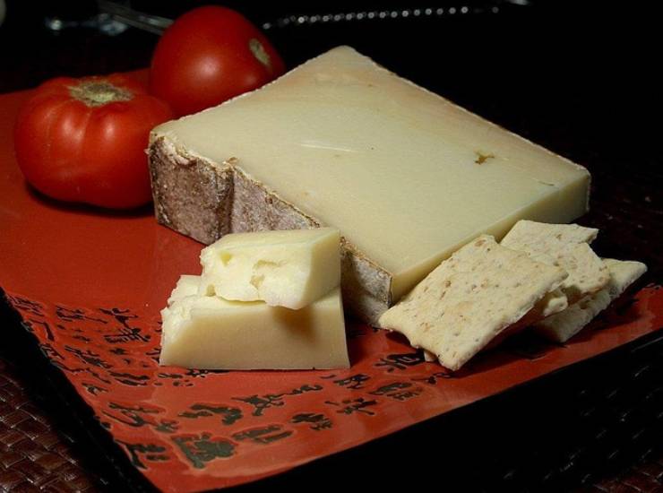 La fontina insieme al pomodoro
